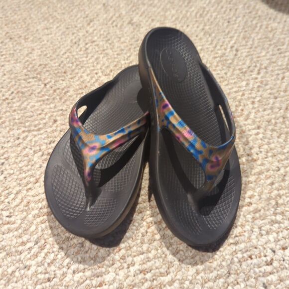 OOFOS Original Recovery Comfort Thong Flip Flop Sandal Womens 6 Black Iridescent - Picture 1 of 7